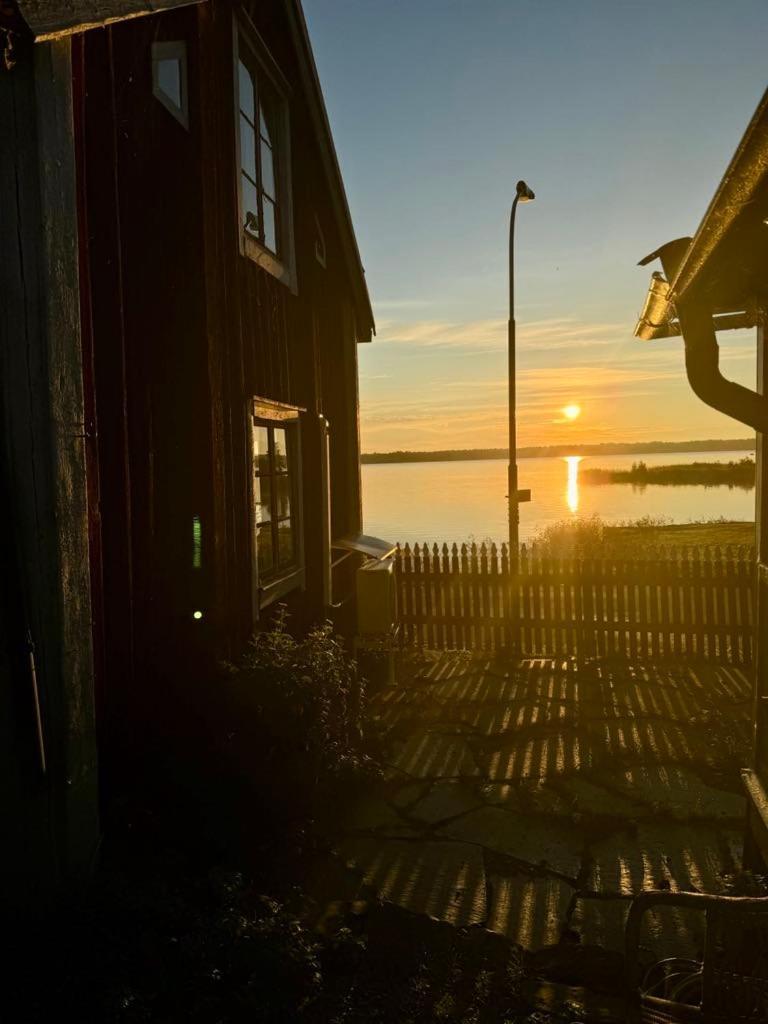 Remarkable Harbour View Cabin. Östhammar Екстериор снимка