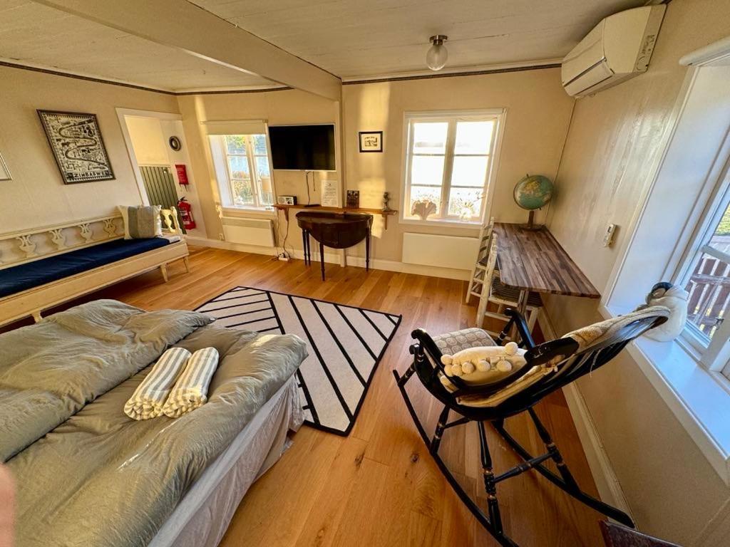 Remarkable Harbour View Cabin. Östhammar Екстериор снимка